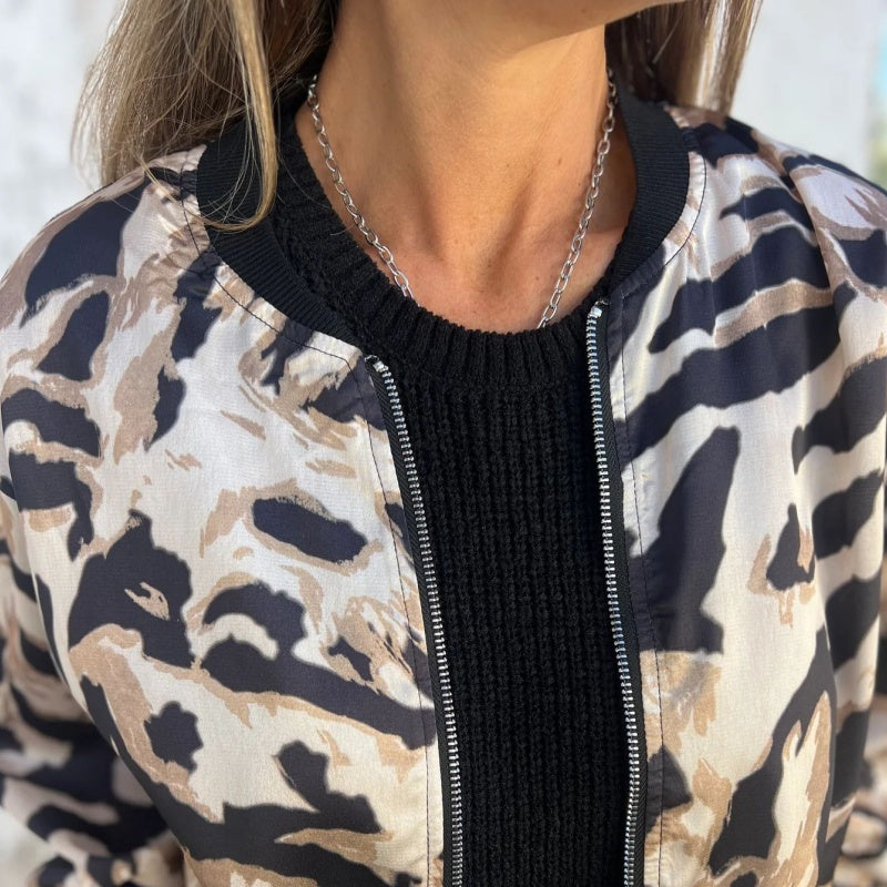 Icone™ ZebraJacket: Elegante, Stilvolle Zebramuster Jacke